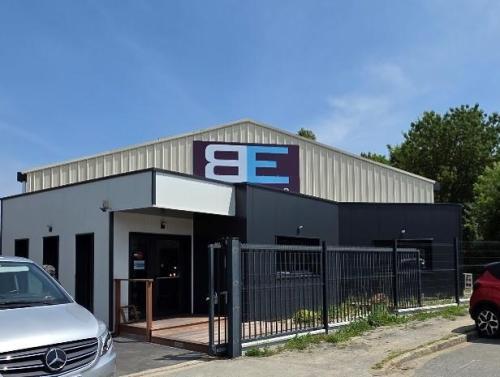 TERTIAIRE/ BATIMENT INDUSTRIEL/ LOCAL PROFESSIONNEL/ CELLULE COMMERCIAL